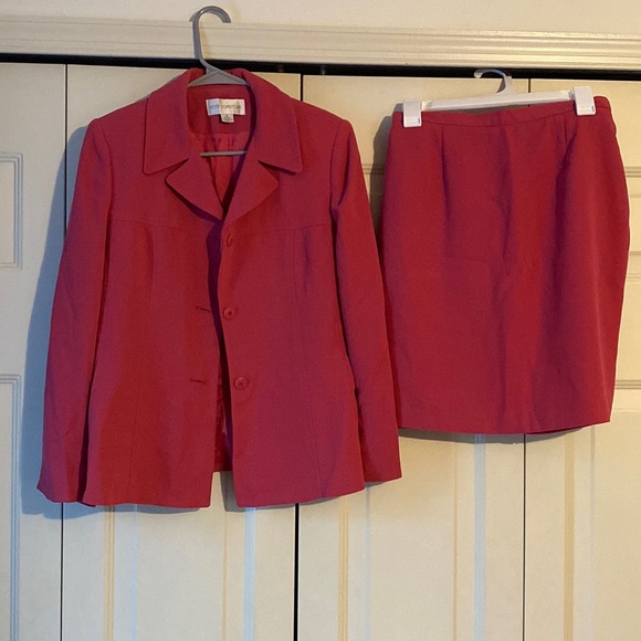 Petite Sophisticate Dresses & Skirts - Vintage Petite Sophisticate Dark Pink Skirt Suit